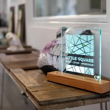 Little Square * Arona