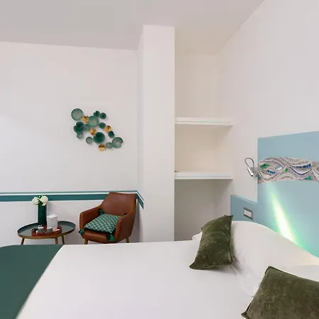 Little Square Guest house Arona