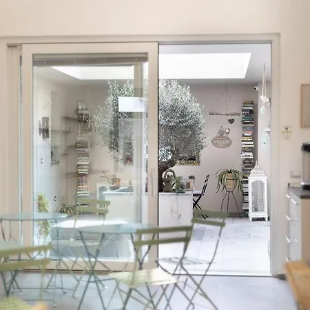 Gasthuis Little Square