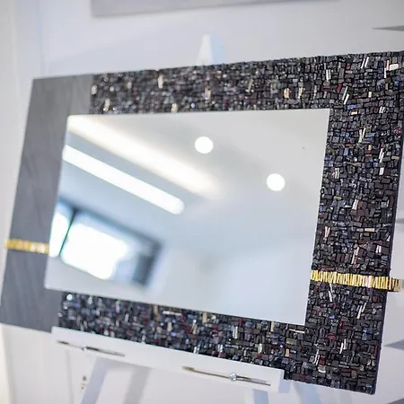 Gasthuis Little Square Arona