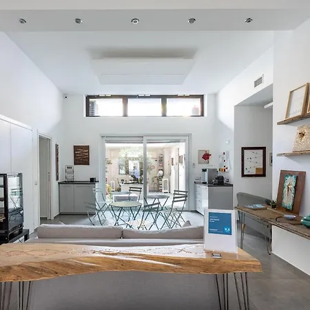 Little Square Guest house *
