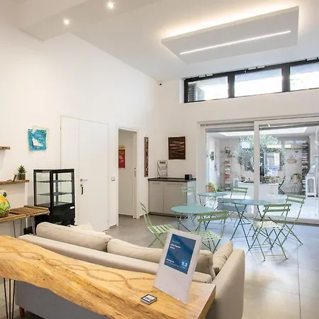 Little Square Guest house Arona
