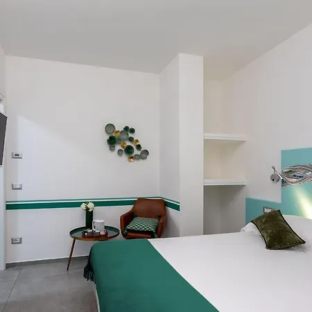 Little Square 3* Arona