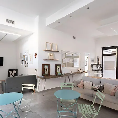 Little Square Gasthuis Arona