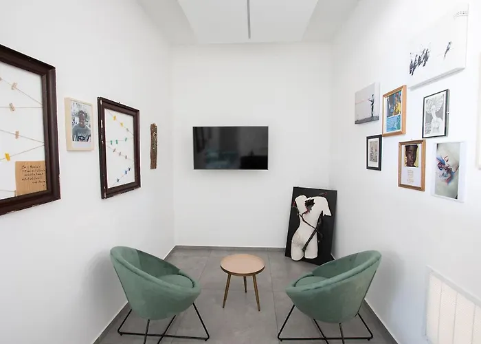 Little Square Konukevi 3*