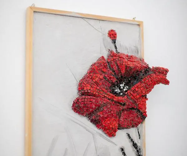 Little Square Konukevi Arona