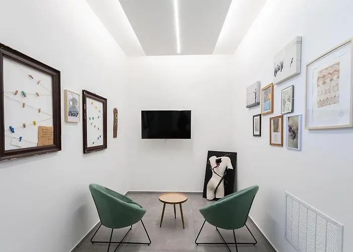 בית הארחה Little Square ארונה