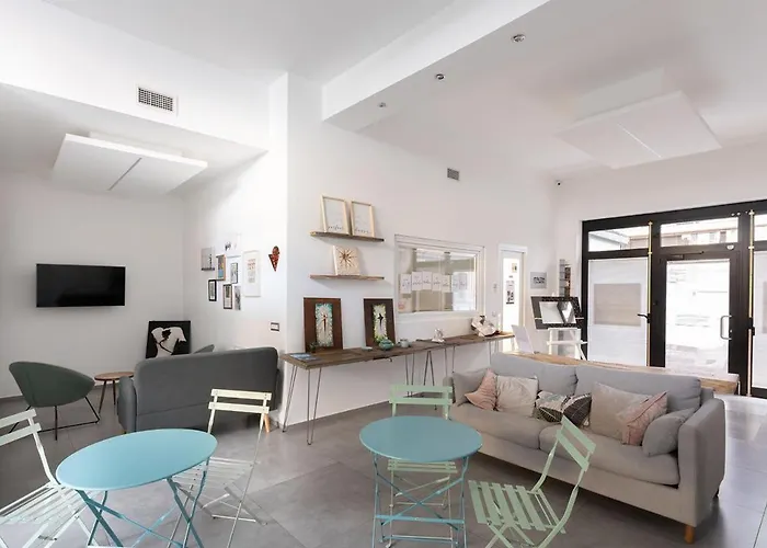 Little Square Konukevi 3*