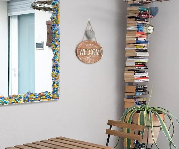 Pensión Little Square 3*