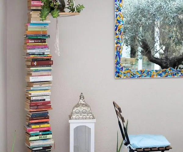 Little Square Konukevi 3*