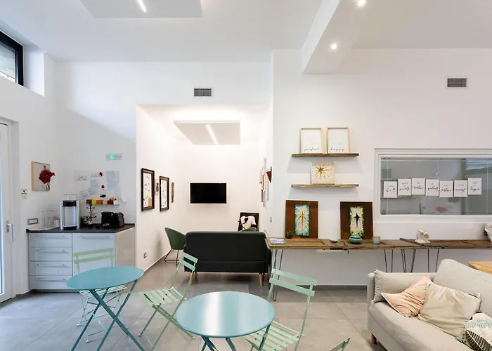 Little Square Pensión