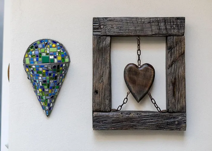 Little Square 阿罗纳