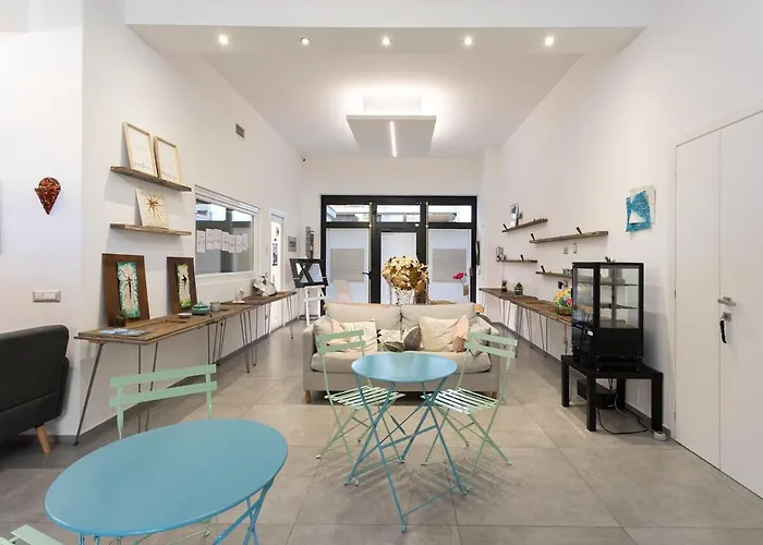 בית הארחה Little Square 3*