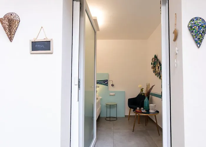 Little Square Konukevi