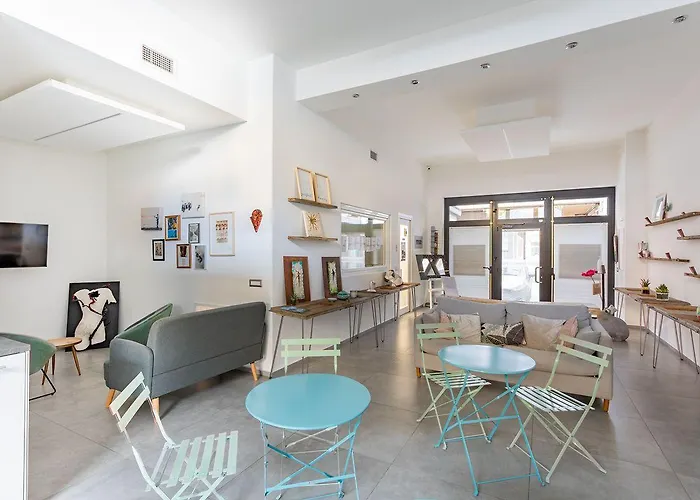 Little Square 阿罗纳