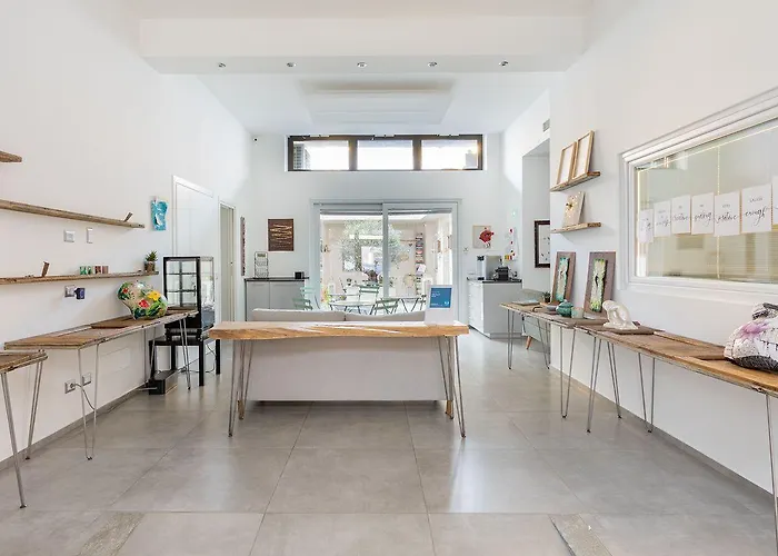 Konukevi Little Square